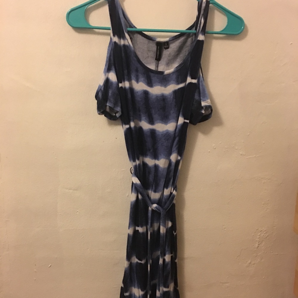 Cute summer dress with band that ties around waist